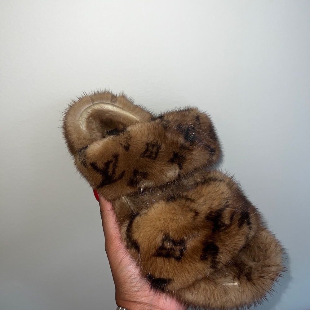 Louis Vuitton Furry Slides - Picture 2 of 4